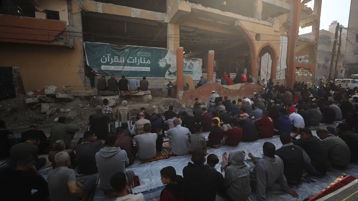 Džamija Farouq, ranjena u brojnim napadima, dočekala je vjernike koji su se okupili na prvom džuma-namazu otkako je na snagu stupila nova obustava vatre. 