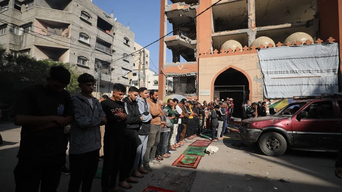 Vjernici klanjali džuma-namaz na ruševinama u Pojasu Gazu
