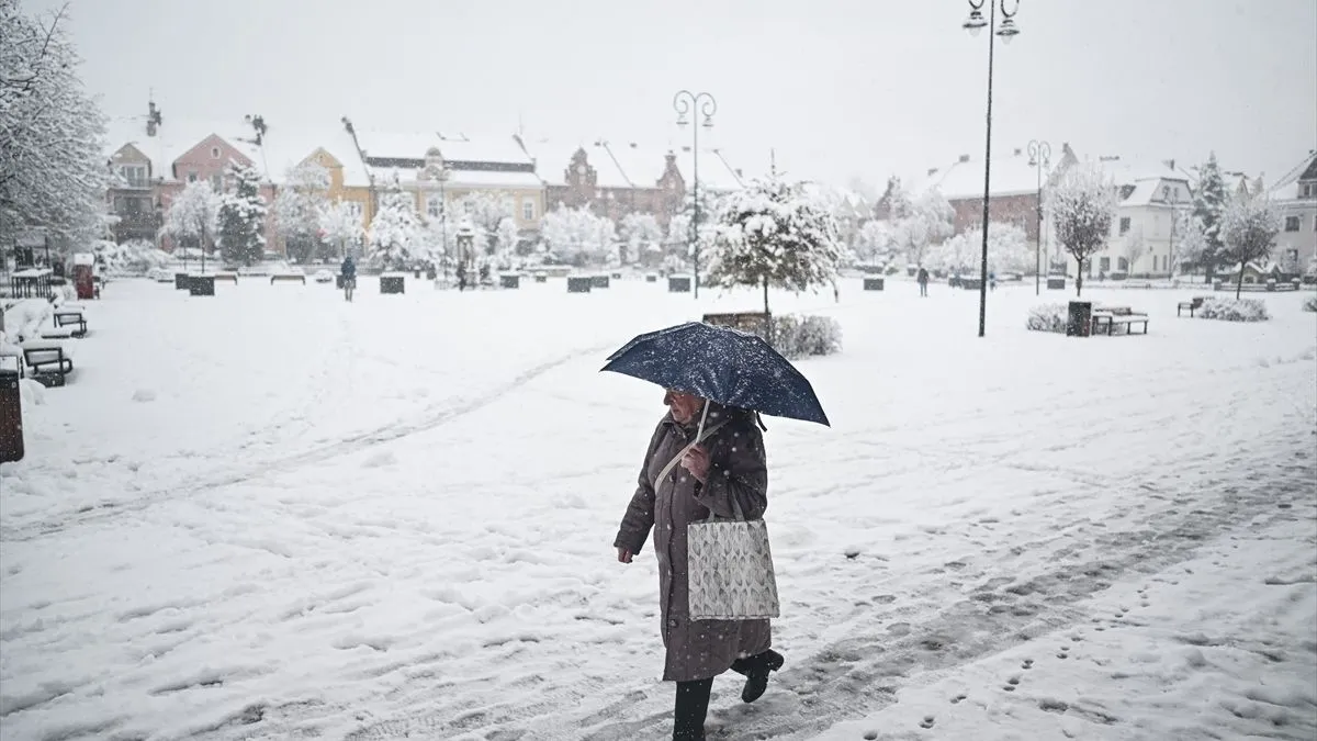 Meteorolozi najavljuju da bi visina snijega u nižim predjelima mogla narasti i do 30 centimetara.