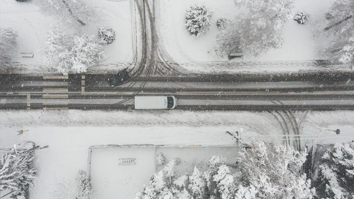 Meteorolozi najavljuju da bi visina snijega u nižim predjelima mogla narasti i do 30 centimetara.