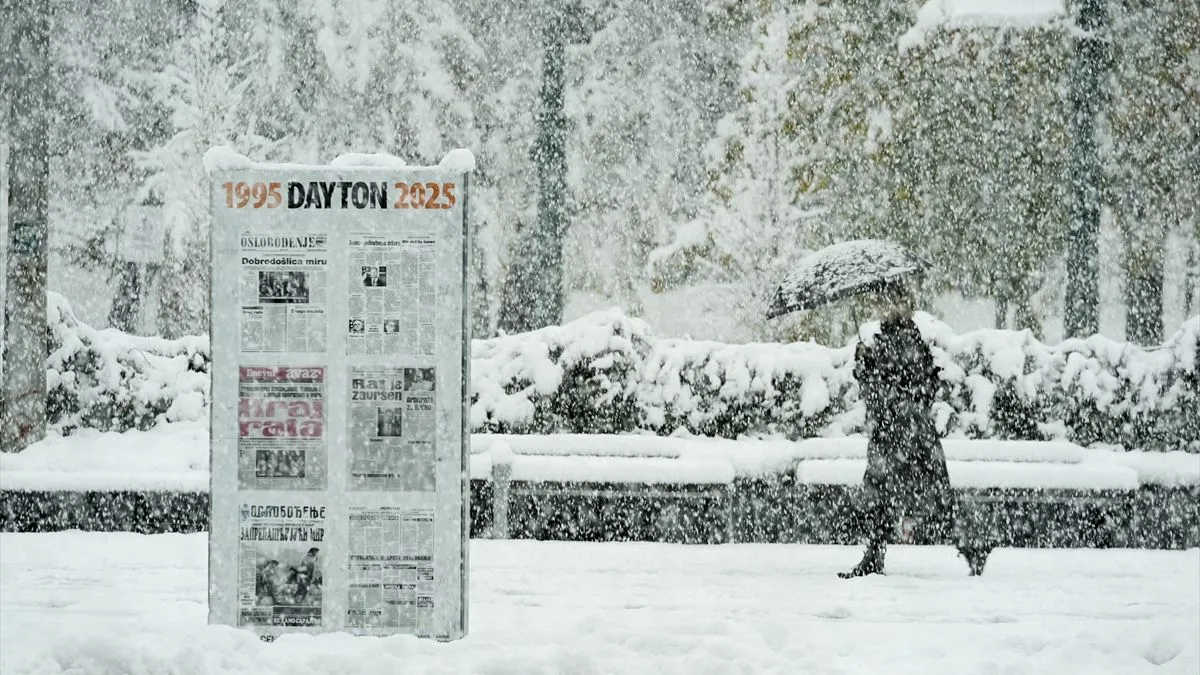 Temperature zraka u 13 sati (°C): Livno -2; Jajce, Sarajevo, Tuzla 0; Banja Luka, Bijeljina, Prijedor, Srebrenica 1; Doboj 2; Mostar 4; Trebinje 10;