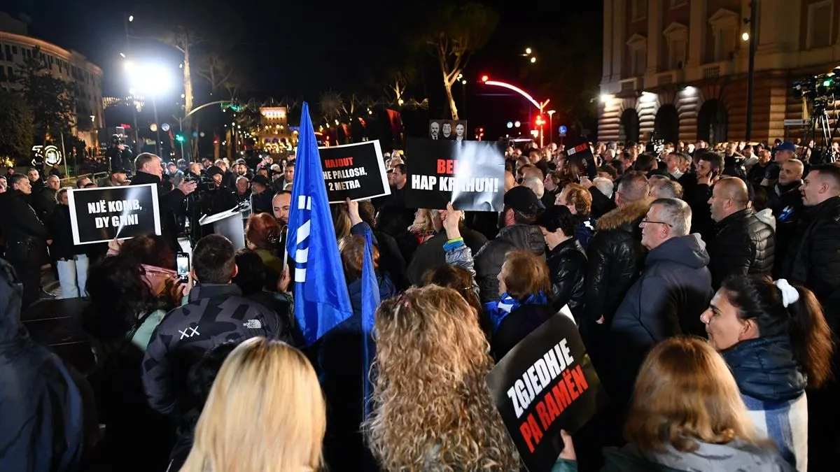 Berisha je optužio je zvaničnike za zloupotrebu javnih sredstava i nedostatak moralne odgovornosti.