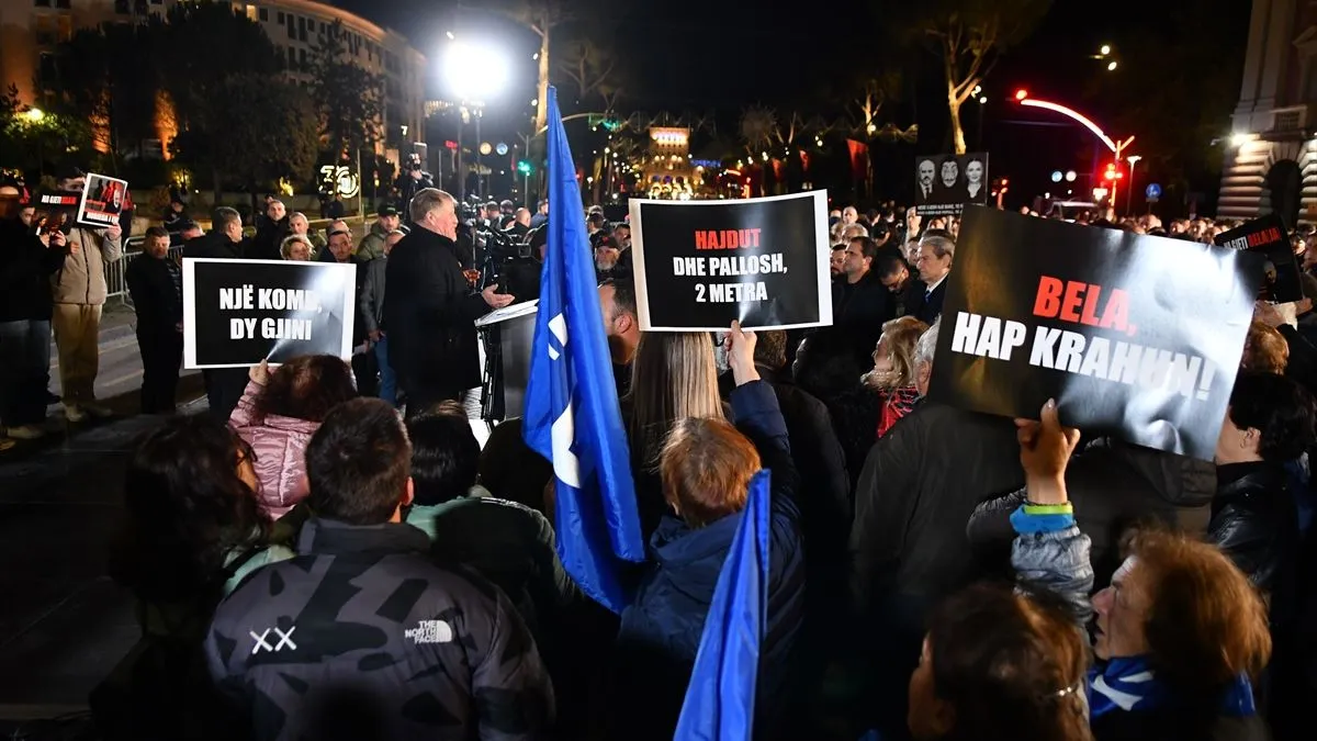 Berisha je optužio je zvaničnike za zloupotrebu javnih sredstava i nedostatak moralne odgovornosti.