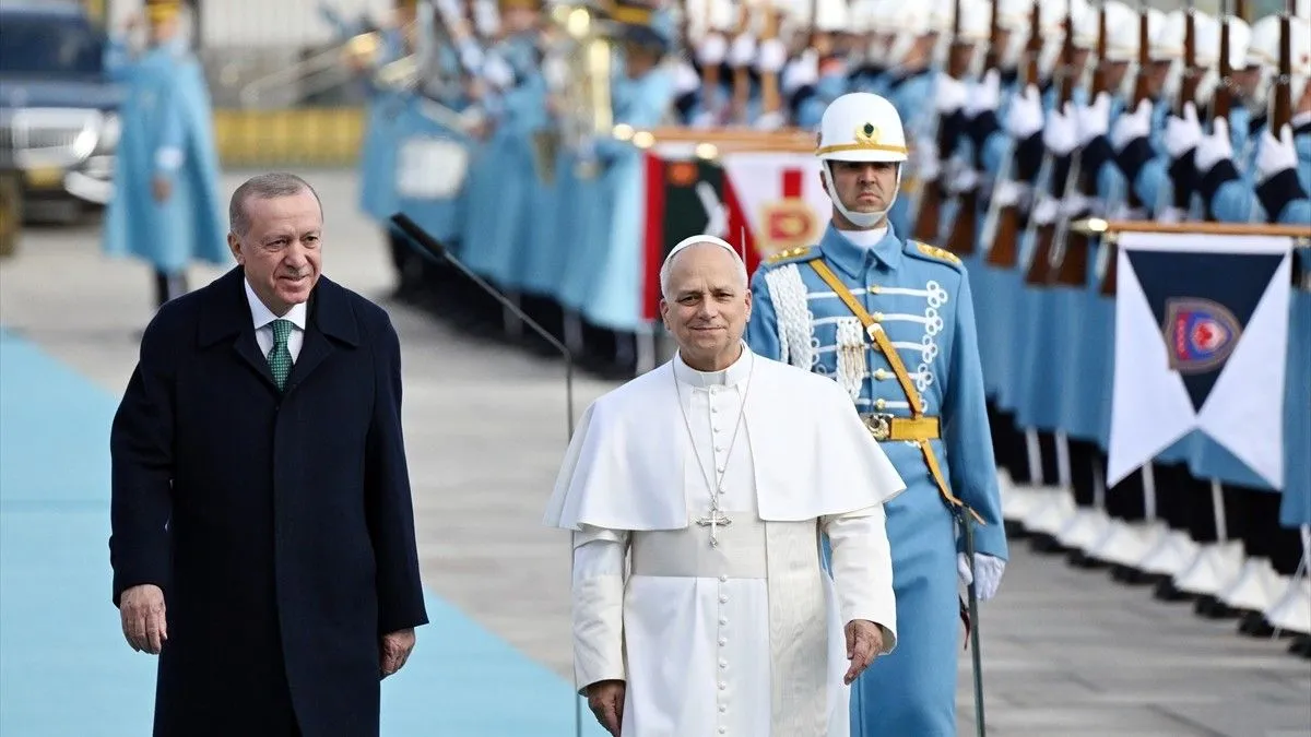 Papa Lav stigao u Tursku koju je izabrao za svoje prvo vandržavno putovanje: Sastao se s Erdoganom