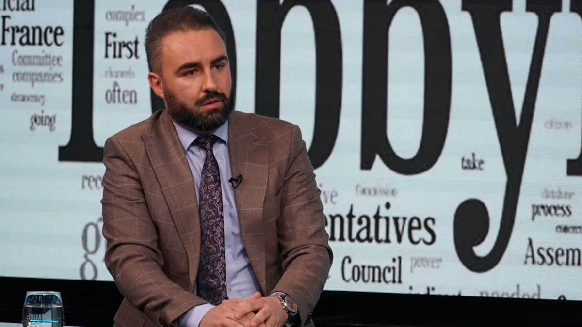 I dalje traje nepoznanica šta je stvarni i konačni sadržaj evidentnog 'deala' američke administracije sa Miloradom Dodikom.