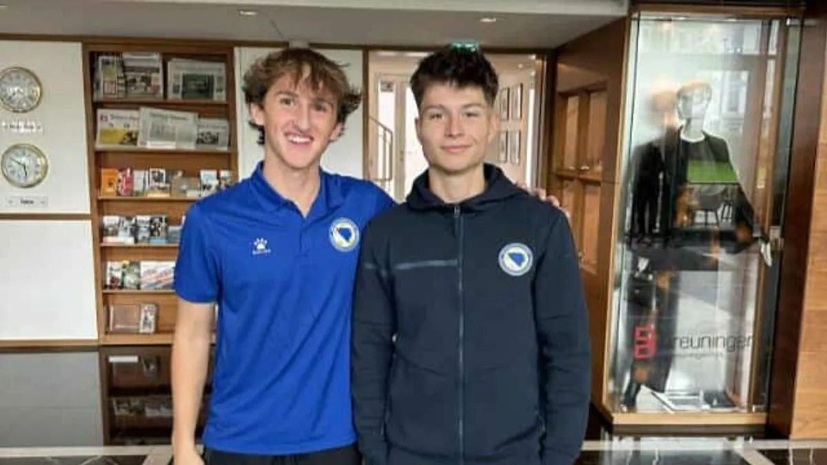 Mi nikada ne zaboravljamo naše poginule one koji su dali živote da mi danas možemo stajati pod našom zastavom, pjevati našu himnu i pratiti našu reprezentaciju