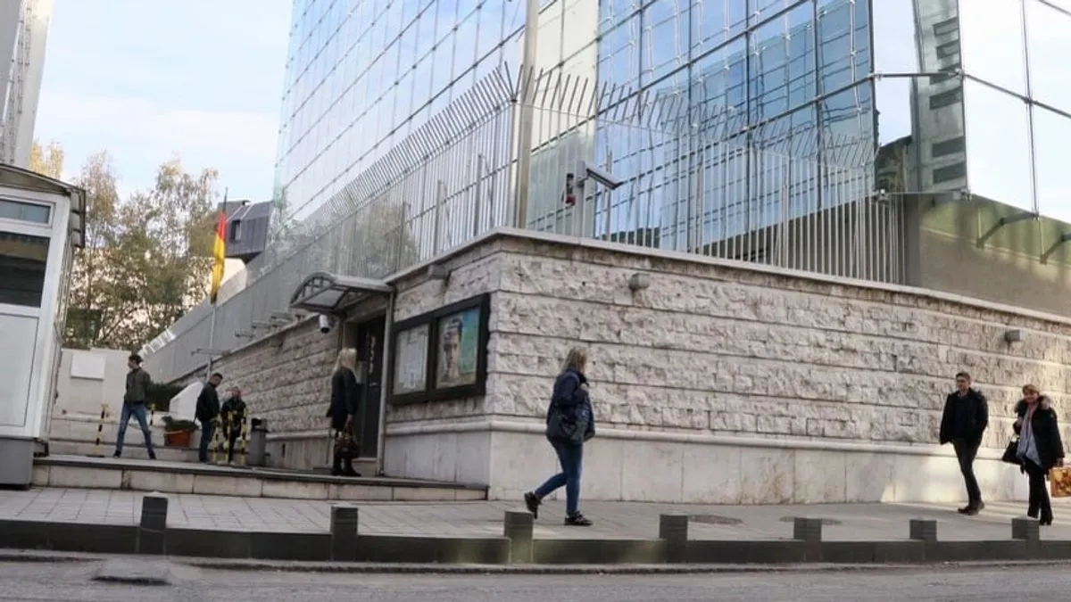 Ovakva poređenja nisu samo neukusna, već i svjesno iskrivljavanje historijskih činjenica.