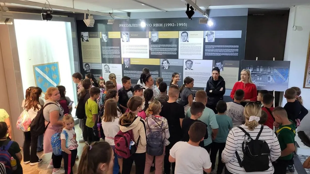 'Podsjetimo se vrijednosti ZAVNOBiH-a i nastojmo ih živjeti u svakodnevici kroz međusobno poštovanje, solidarnost i odgovornu brigu za zajedničko dobro.'