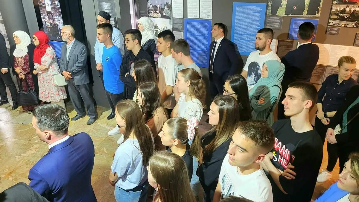 'Podsjetimo se vrijednosti ZAVNOBiH-a i nastojmo ih živjeti u svakodnevici kroz međusobno poštovanje, solidarnost i odgovornu brigu za zajedničko dobro.'