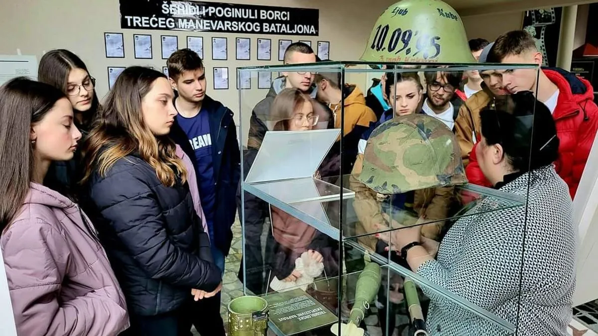 'Podsjetimo se vrijednosti ZAVNOBiH-a i nastojmo ih živjeti u svakodnevici kroz međusobno poštovanje, solidarnost i odgovornu brigu za zajedničko dobro.'