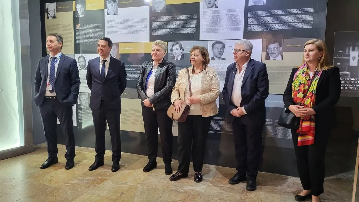 'Podsjetimo se vrijednosti ZAVNOBiH-a i nastojmo ih živjeti u svakodnevici kroz međusobno poštovanje, solidarnost i odgovornu brigu za zajedničko dobro.'