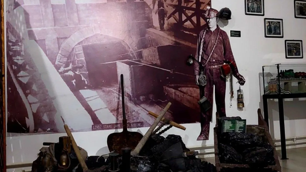 'Podsjetimo se vrijednosti ZAVNOBiH-a i nastojmo ih živjeti u svakodnevici kroz međusobno poštovanje, solidarnost i odgovornu brigu za zajedničko dobro.'