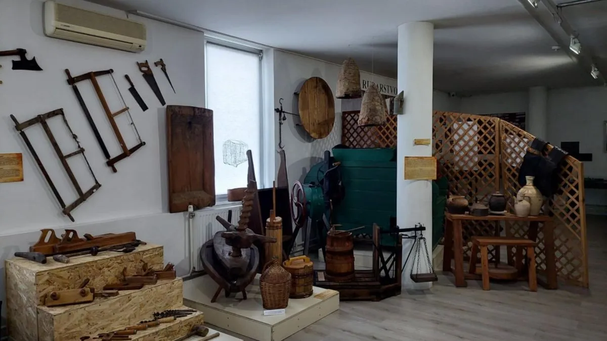 'Podsjetimo se vrijednosti ZAVNOBiH-a i nastojmo ih živjeti u svakodnevici kroz međusobno poštovanje, solidarnost i odgovornu brigu za zajedničko dobro.'