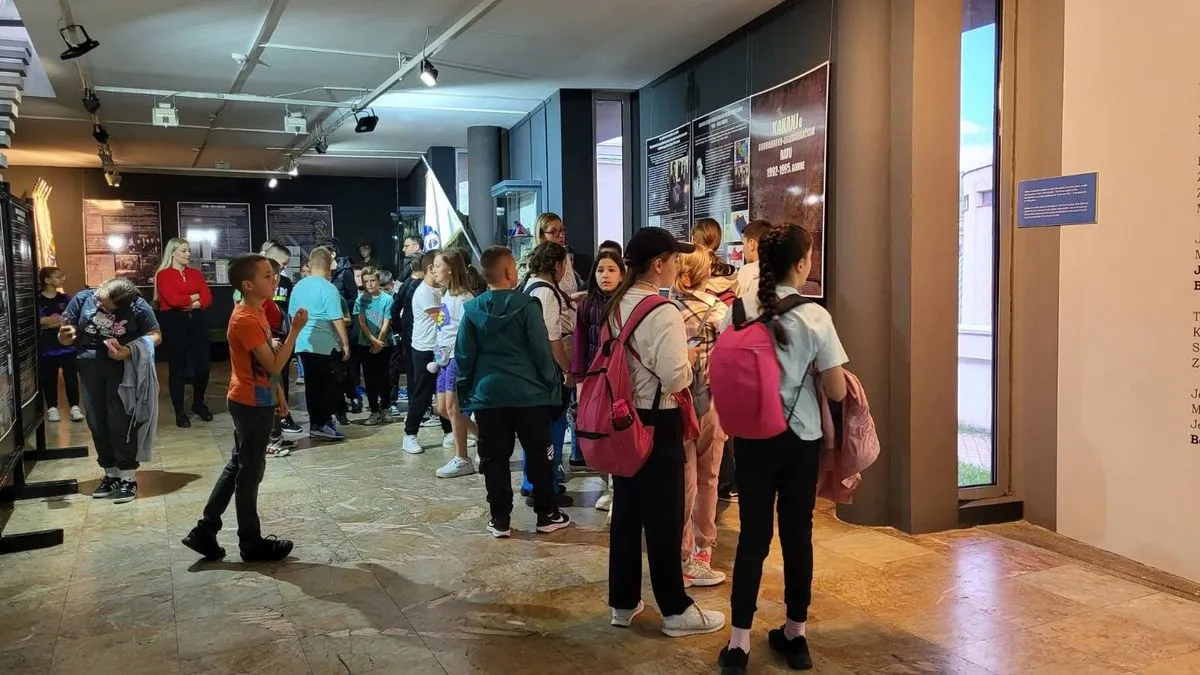 'Podsjetimo se vrijednosti ZAVNOBiH-a i nastojmo ih živjeti u svakodnevici kroz međusobno poštovanje, solidarnost i odgovornu brigu za zajedničko dobro.'