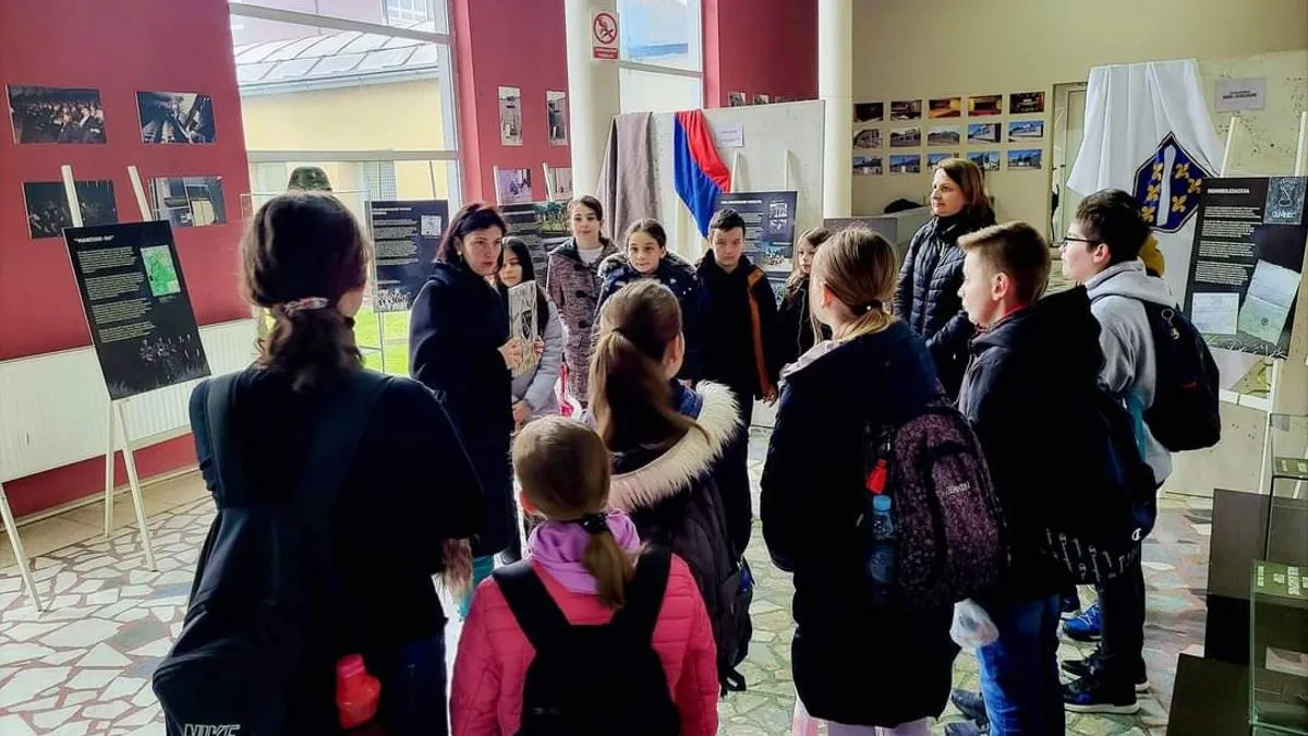 'Podsjetimo se vrijednosti ZAVNOBiH-a i nastojmo ih živjeti u svakodnevici kroz međusobno poštovanje, solidarnost i odgovornu brigu za zajedničko dobro.'