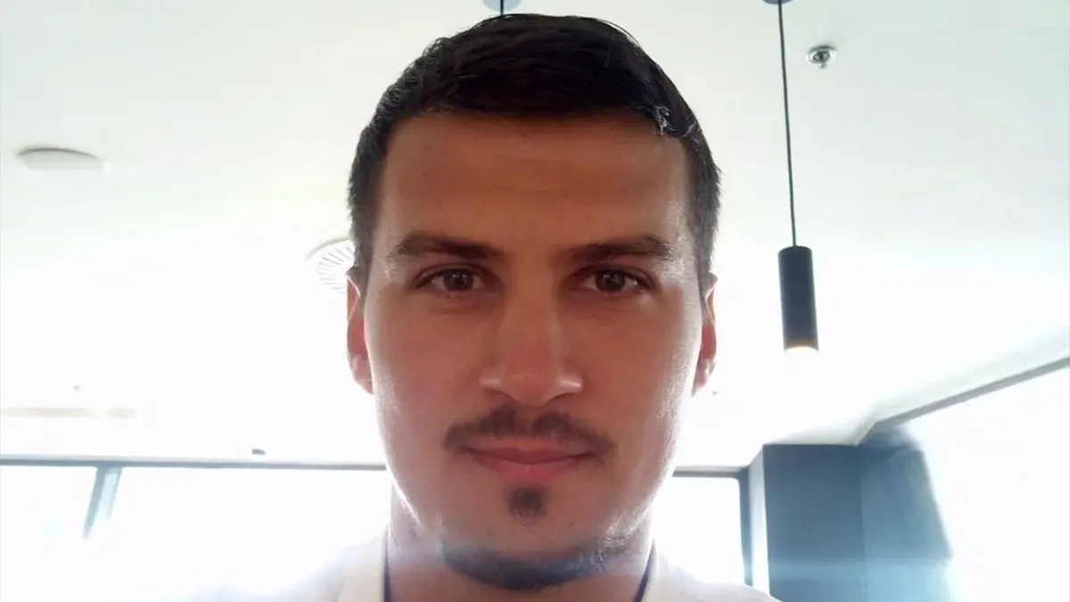 Na press konferenciji je rečeno da je protiv njega ranije podignuta optužnica zbog ugrožavanja sigurnosti u drugom slučaju, a ročište je bilo zakazano.