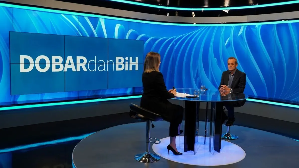 Bašić smatra da je Dodik, iako bez zvanične funkcije, još uvijek autoritet koji vlada RS-om iz sjene i da njegove najave da će ići pred Sud u Strasbourg nemaju nikakve osnove.  