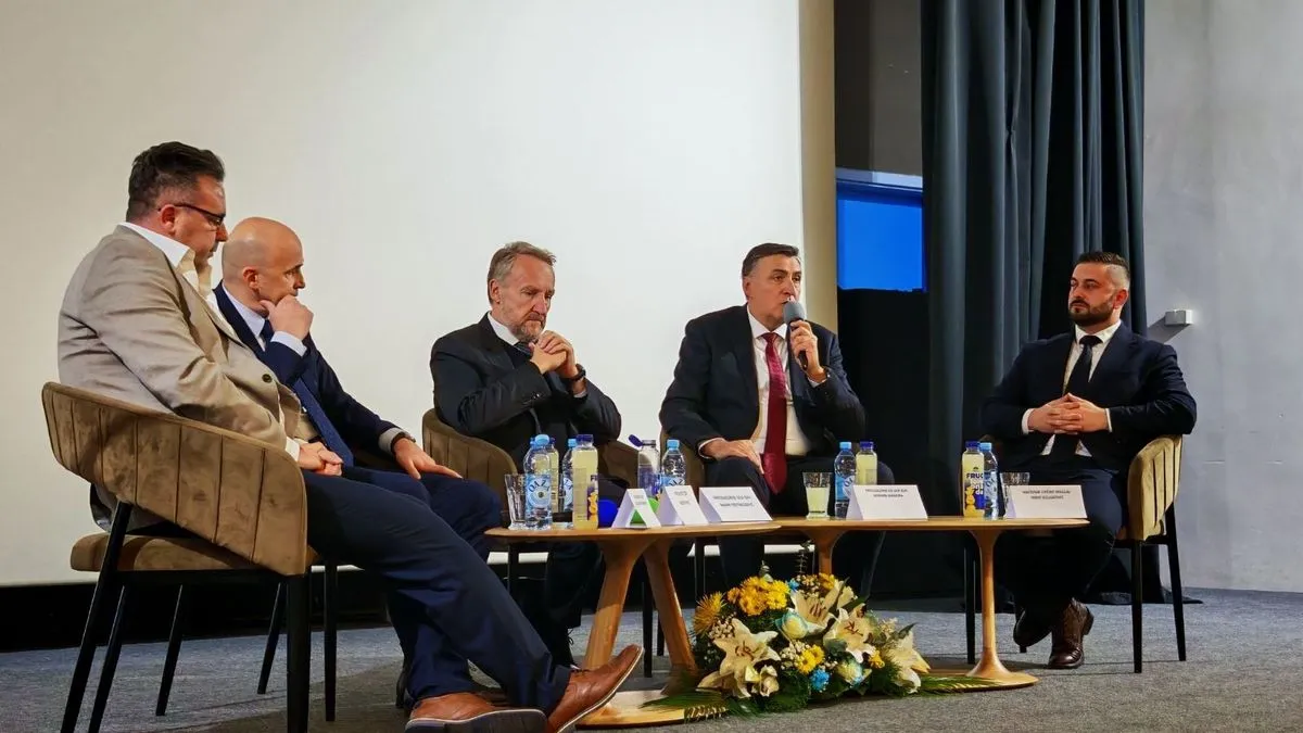 U zaključku svog obraćanja Izetbegović je naglasio važnost jedinstva, koje se podriva djelovanjem stranih centara moći i obavještajnih službi.