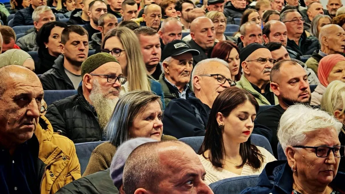 U zaključku svog obraćanja Izetbegović je naglasio važnost jedinstva, koje se podriva djelovanjem stranih centara moći i obavještajnih službi.