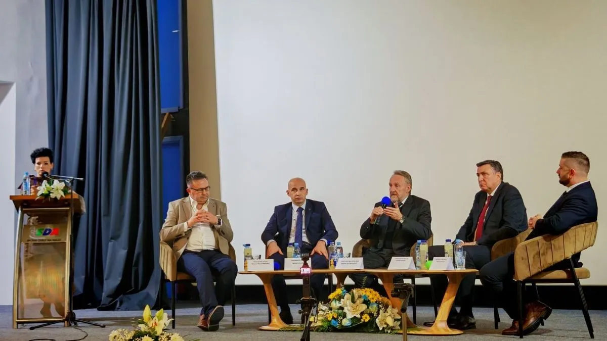 U zaključku svog obraćanja Izetbegović je naglasio važnost jedinstva, koje se podriva djelovanjem stranih centara moći i obavještajnih službi.