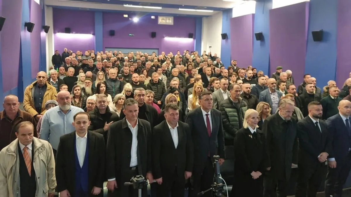 U zaključku svog obraćanja Izetbegović je naglasio važnost jedinstva, koje se podriva djelovanjem stranih centara moći i obavještajnih službi.