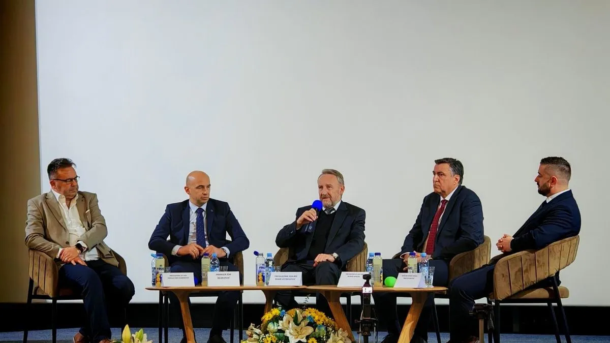 U zaključku svog obraćanja Izetbegović je naglasio važnost jedinstva, koje se podriva djelovanjem stranih centara moći i obavještajnih službi.