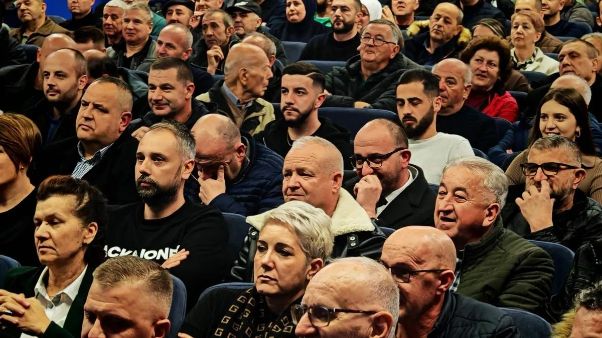 U zaključku svog obraćanja Izetbegović je naglasio važnost jedinstva, koje se podriva djelovanjem stranih centara moći i obavještajnih službi.