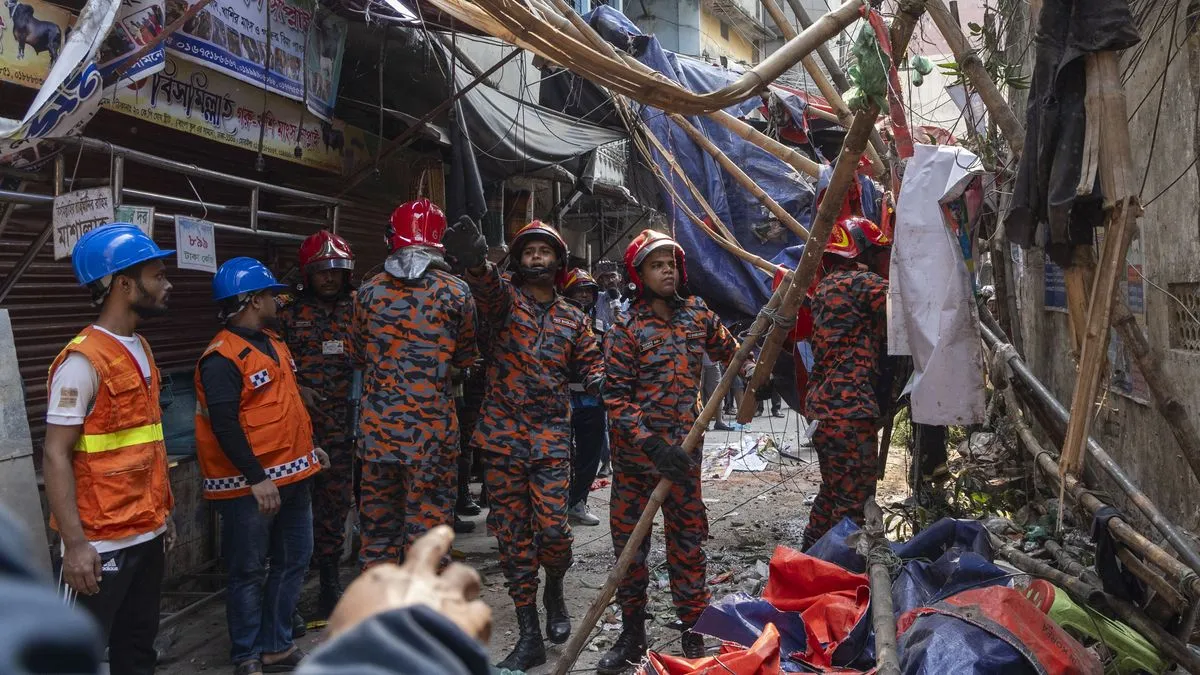 Potres je natjerao stanovnike Dhake da istrče na ulice, a epicentar je registriran sjeveroistočno od glavnog grada