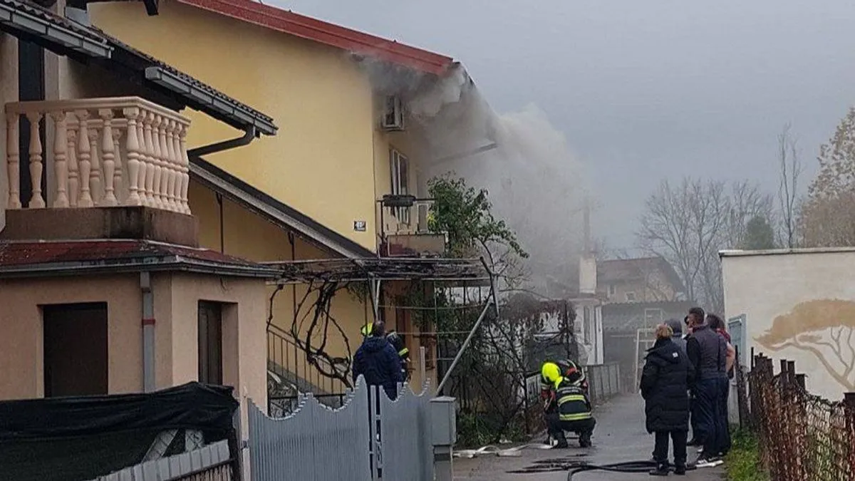 Banjalučki vatrogasci su izašli na teren i kako je rečeno, intervenisali su ujutru oko 9:22 časa.