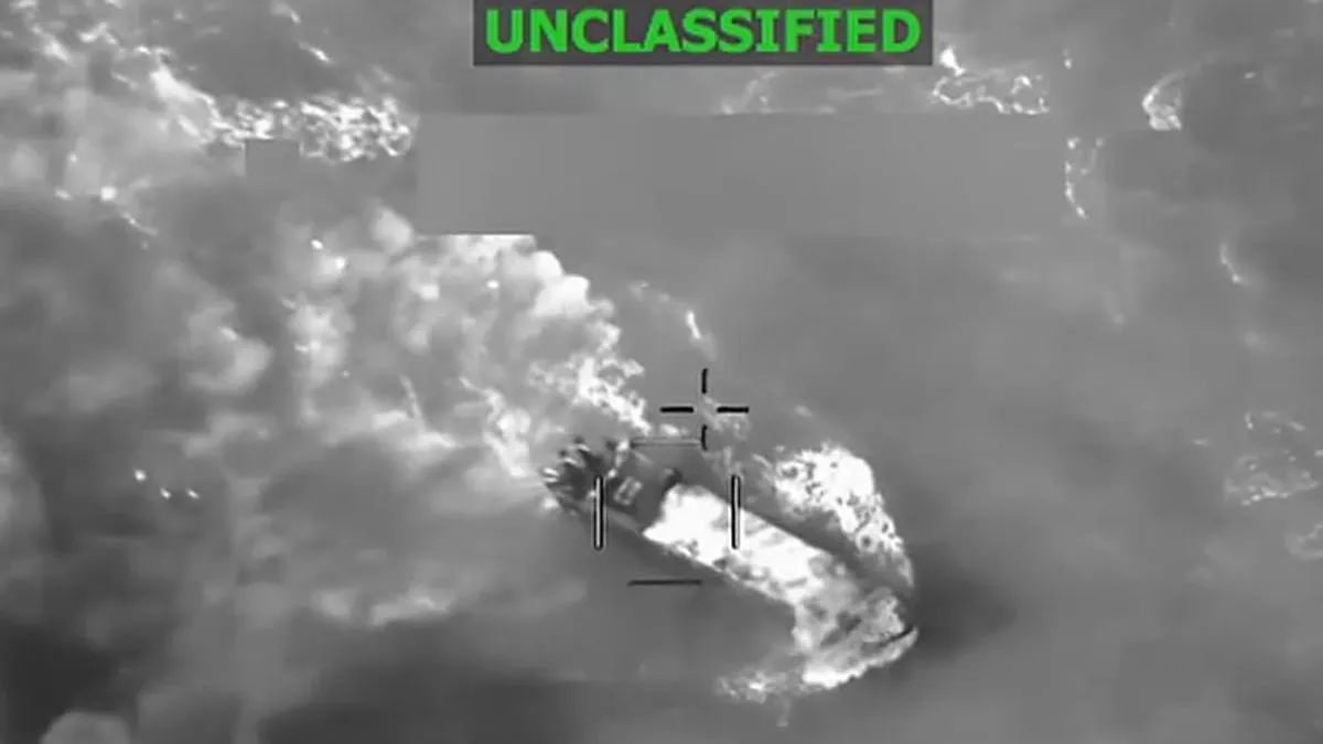 Na objavljenom videu se vidi kako se brod kreće pod velikom brzinom te se najednom zapali.