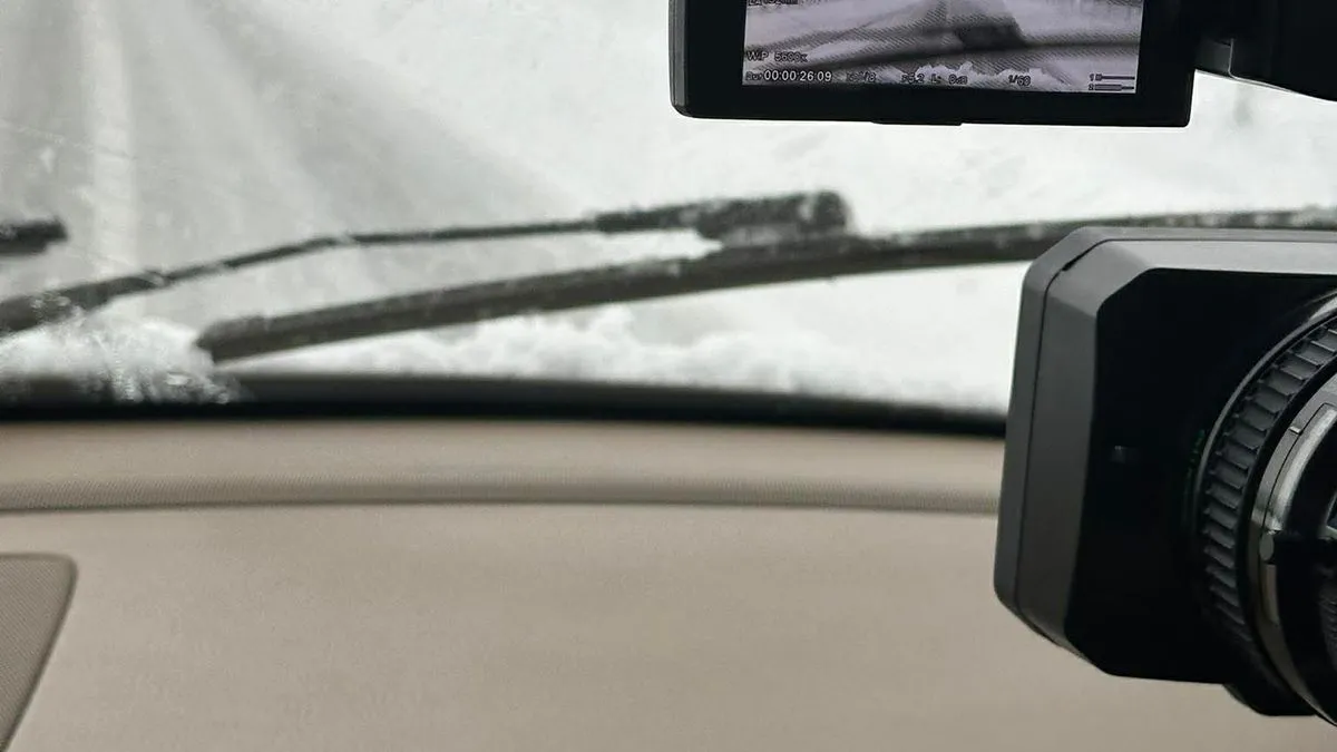 Na svim putnim pravcima obavezna je upotreba zimske opreme. 