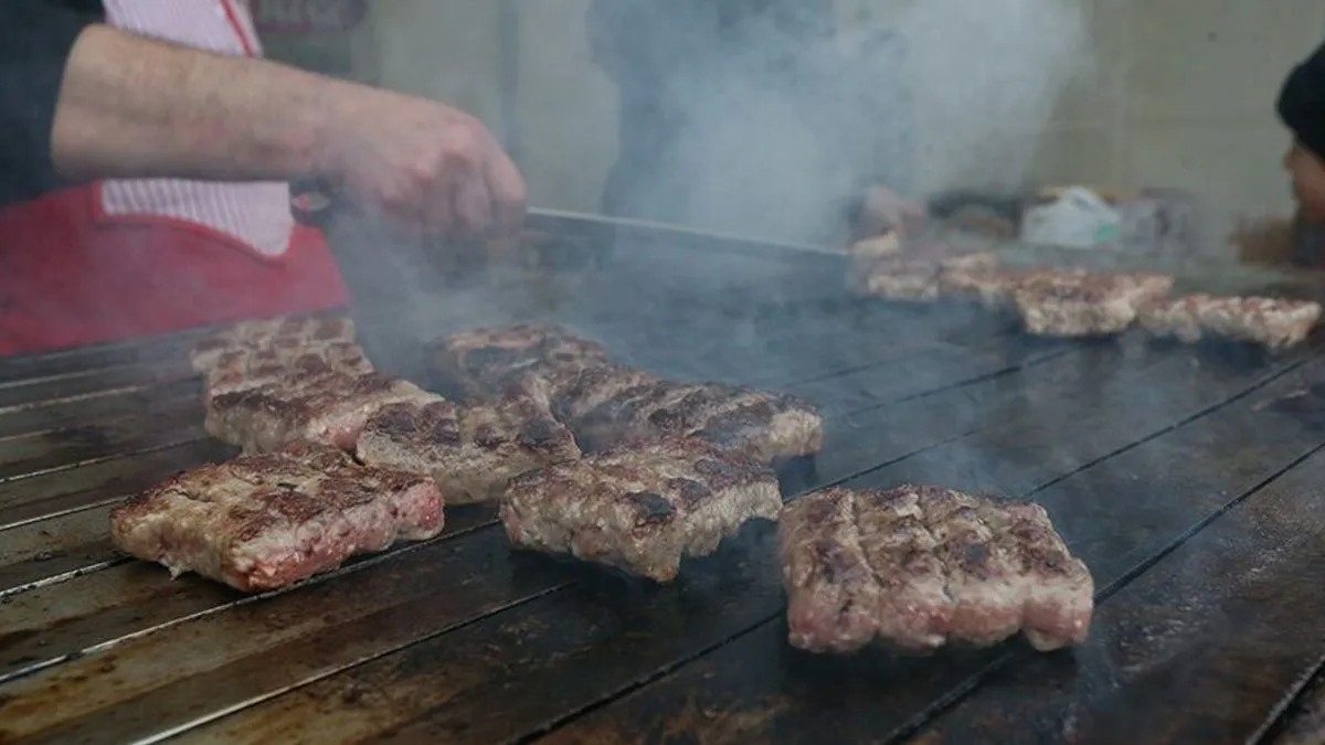 Internetom ovih dana kruži prava mala historijska relikvija, račun iz jedne sarajevske ćevabdžinice iz davne 2002. godine.
