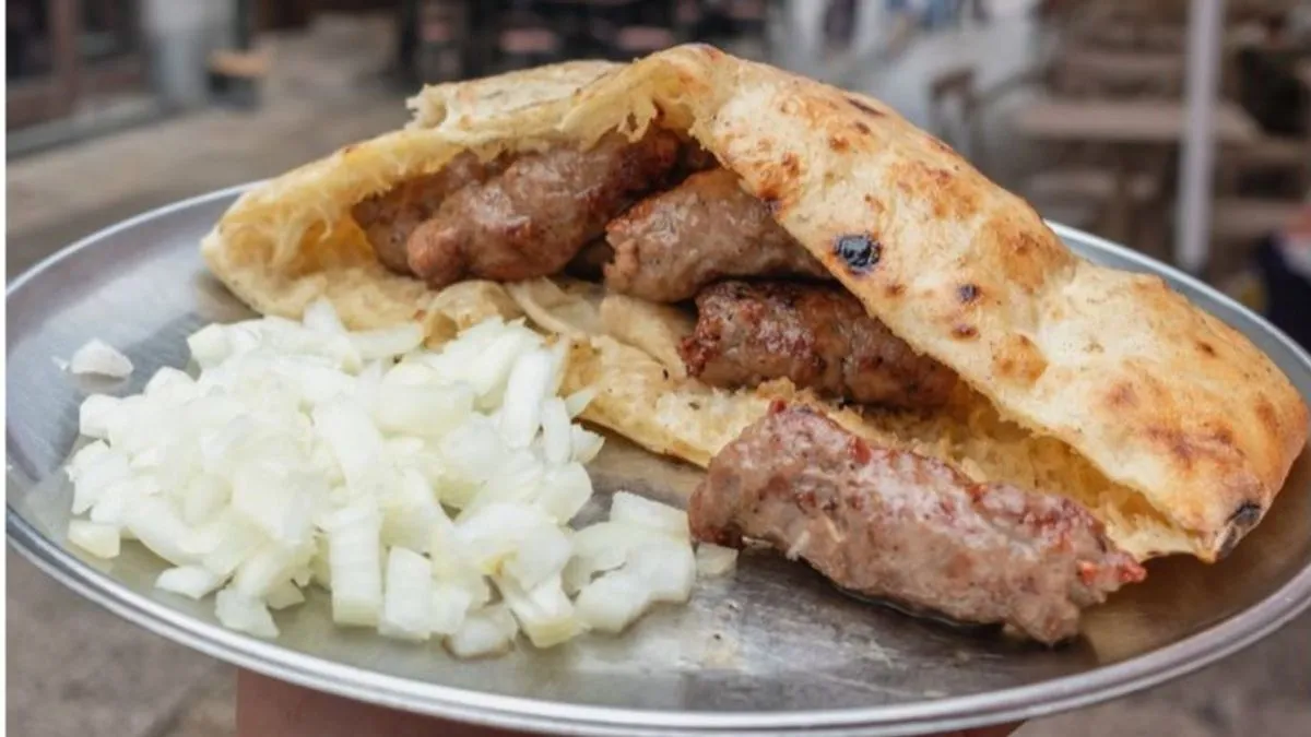 Internetom ovih dana kruži prava mala historijska relikvija, račun iz jedne sarajevske ćevabdžinice iz davne 2002. godine.