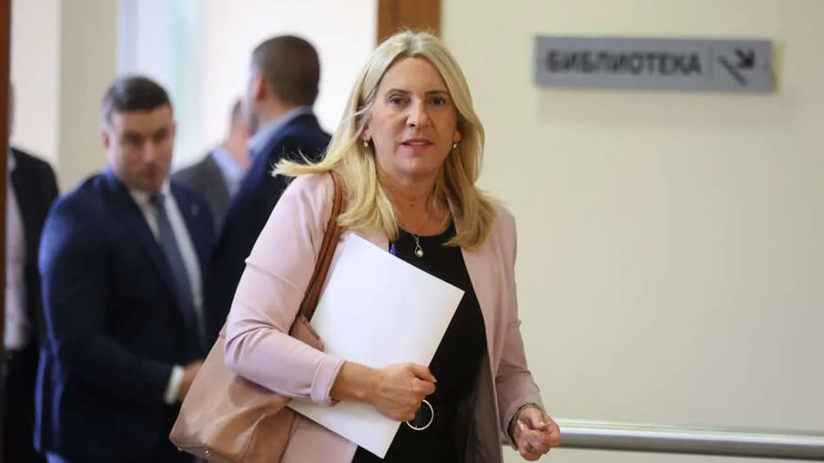 Naravno da ćemo sarađivati sa Trumpovom Amerikom. Da smo htjeli da se odreknemo imovine, sarađivali bi sa tvojim mentorom Schmidtom