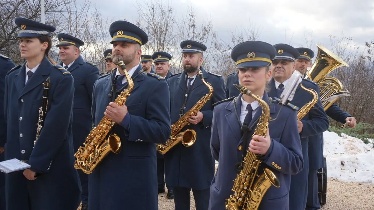 Obilježavanje Dana državnosti počelo podizanjem državne zastave na Humu