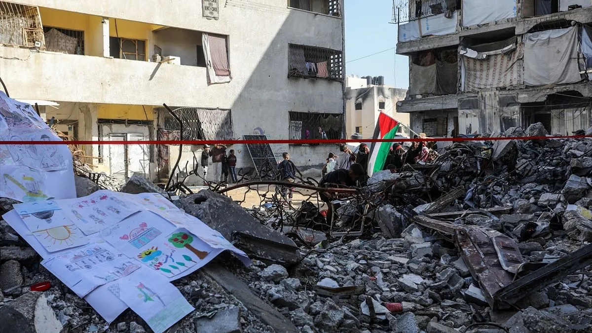 Izložba je prikazala radove u kojima su djeca dočarala svoja lična iskustva rata, ali i elemente palestinske kulturne baštine