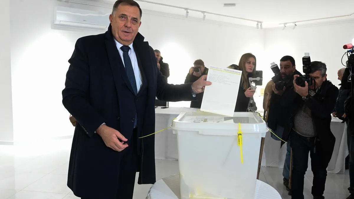 Vidimo jedan sraman pokušaj i kamuflažu Schmidta, kazao je predsjednik SNSD-a