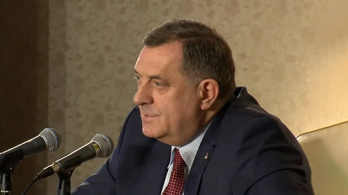 Jer kad pristaneš da dijeliš vlast s neotesanim fašistom, prestaješ biti partner. Postaješ saučesnik.