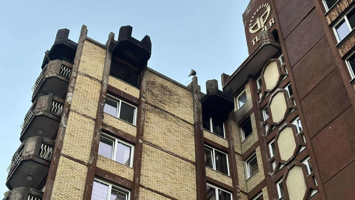 Ispred Doma za starije u Tuzli vlada sablasna tišina nakon stravičnog požara koji se dogodio sinoć nešto prije 21 sat