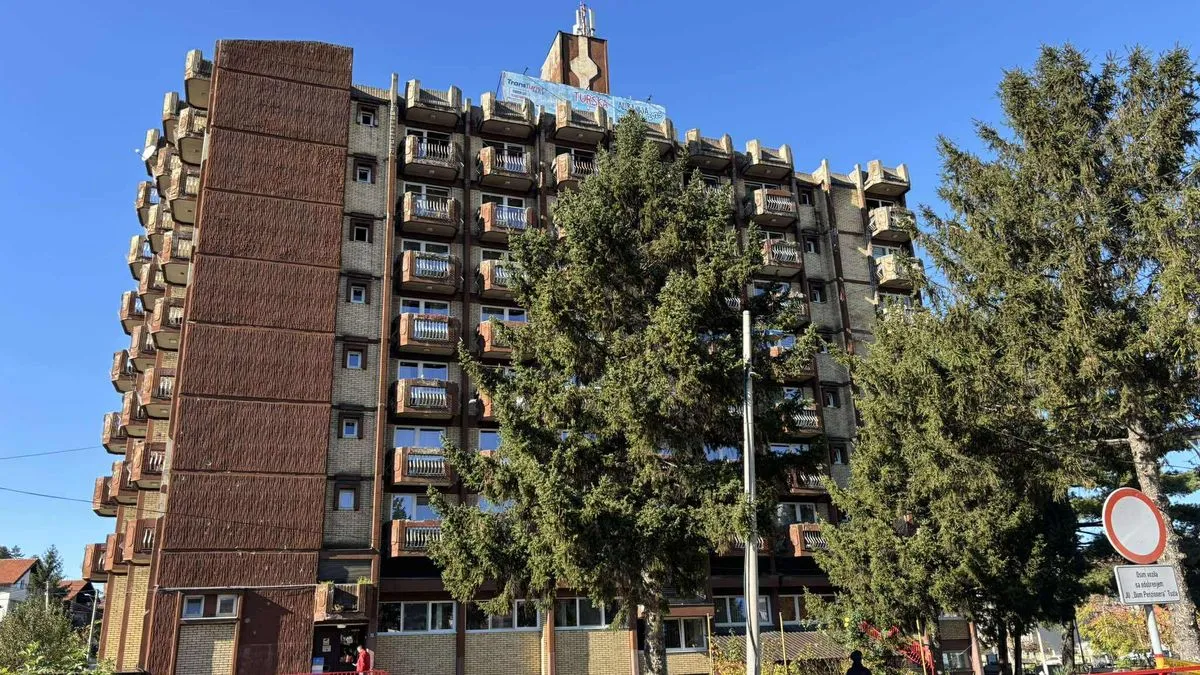 Kako saznajemo, prije nekoliko minuta od teških povreda je preminula još jedna osoba, čime je broj stradalih porastao na 12.