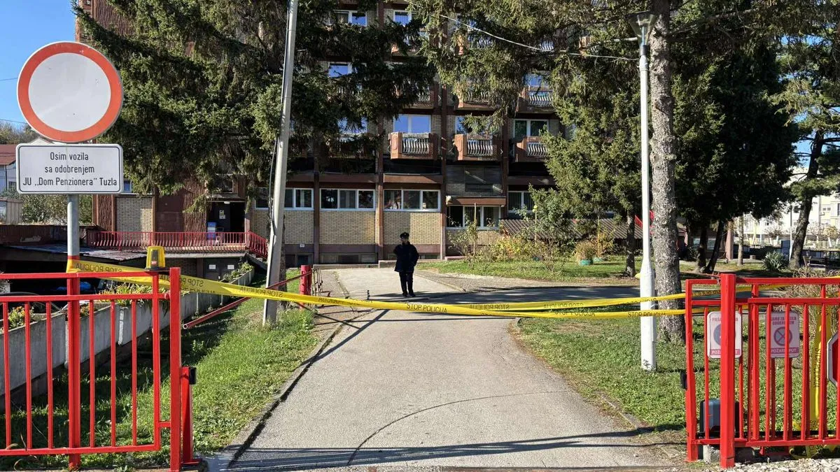 Kako saznajemo, prije nekoliko minuta od teških povreda je preminula još jedna osoba, čime je broj stradalih porastao na 12.