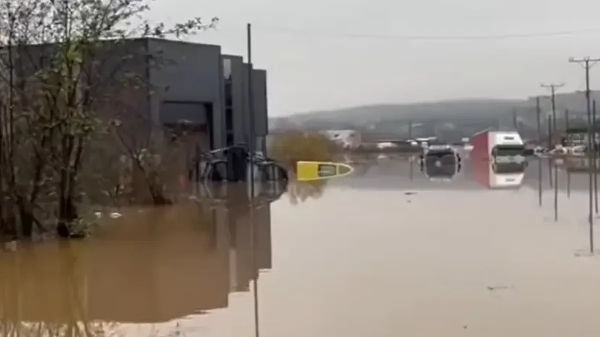 Na mjesto događaja izašla su četiri vatrogasca sa opremom       