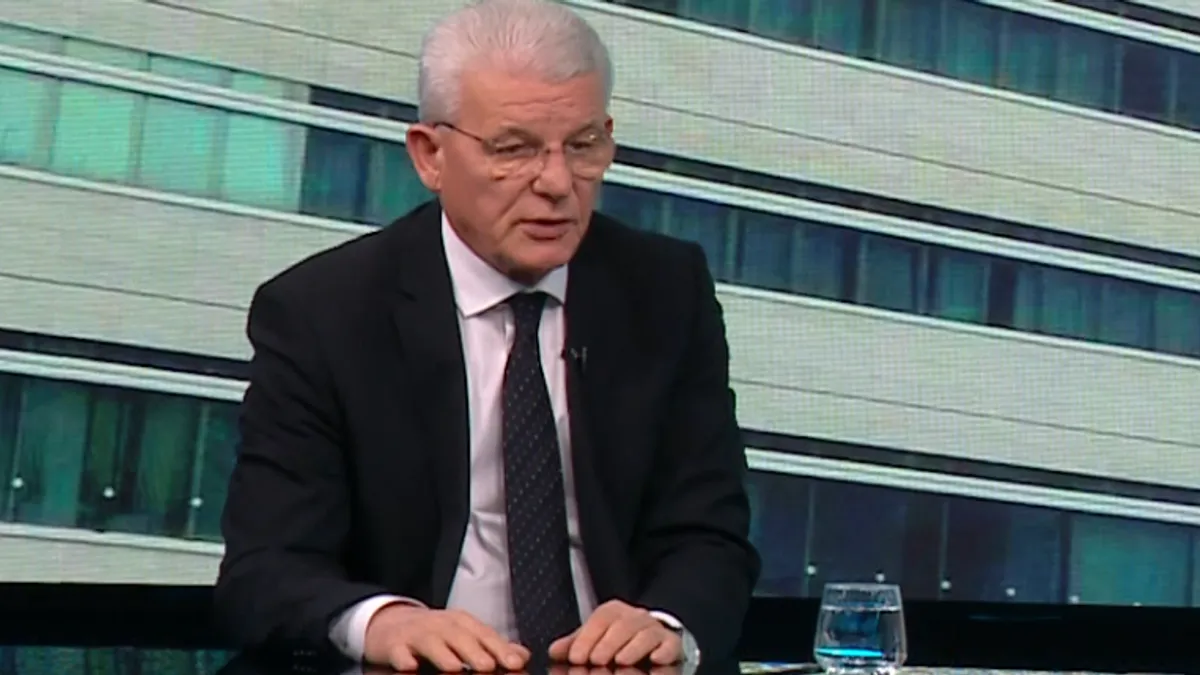 U neizvjesnim globalnim okolnostima, BiH se suočava sa brojnim izazaovima koje uključuju stalne blokade rada Vijeća ministara BiH i neredovna zasjedanja oba doma Parlamenta BiH..