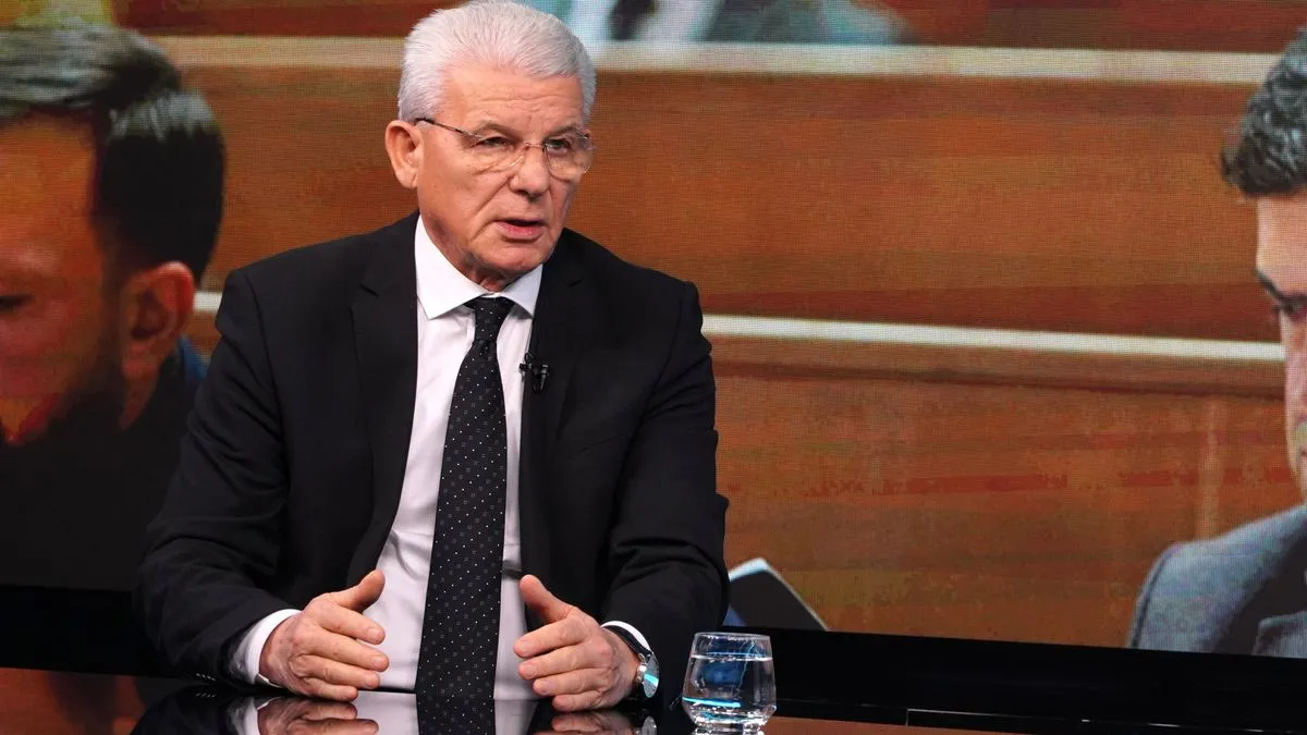 U neizvjesnim globalnim okolnostima, BiH se suočava sa brojnim izazaovima koje uključuju stalne blokade rada Vijeća ministara BiH i neredovna zasjedanja oba doma Parlamenta BiH..