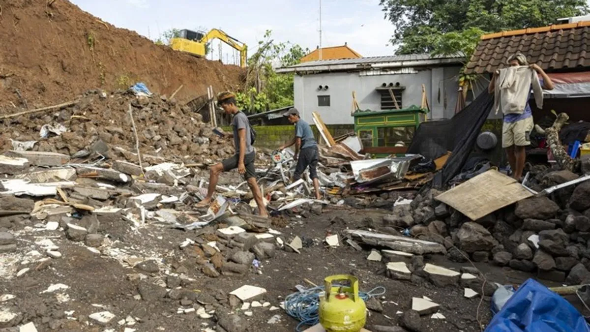 Katastrofa u Indoneziji: Najmanje 248 poginulih i više od 100 nestalih nakon poplava i zemljotresa