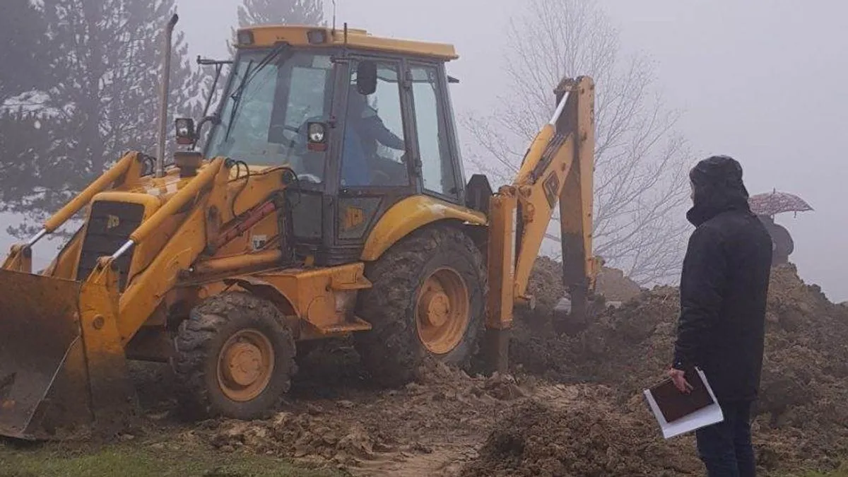 Trideset tri godine od zločina u Grabovici, policija u Kotor-Varoši sramno zabranjuje porodicama ubijenih da dođu, polože cvijeće i pomole se Bogu.