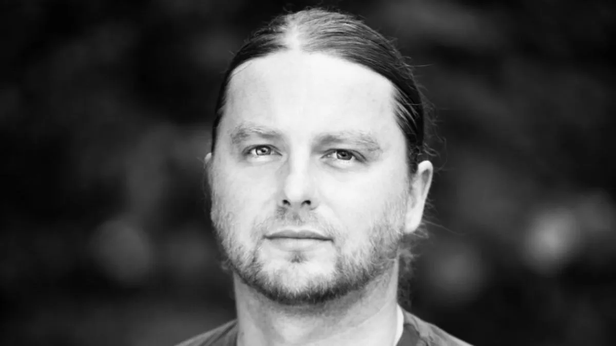 Bio je profesor sporta koji je svoj profesionalni i životni put posvetio razvoju konjičkog sporta u Bosni i Hercegovini.