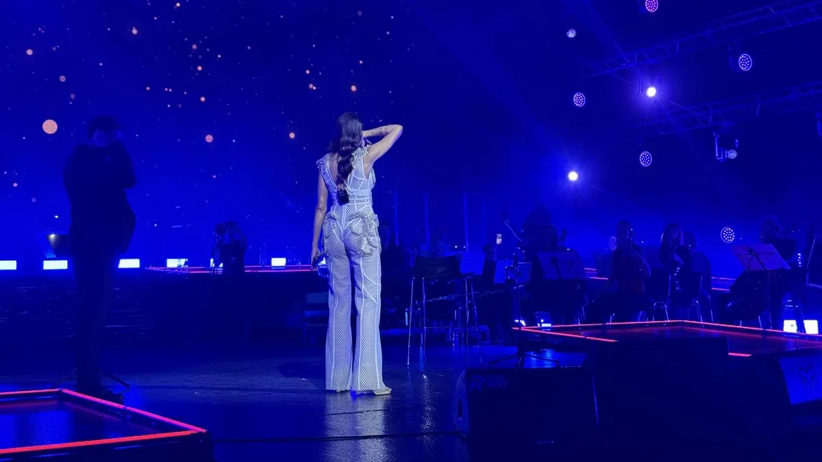 Emina je priznala da osjeća veliku tremu, a nije mogla sakriti ni suze zahvalnosti dok je publika ovacijama dočekivala svaku pjesmu.