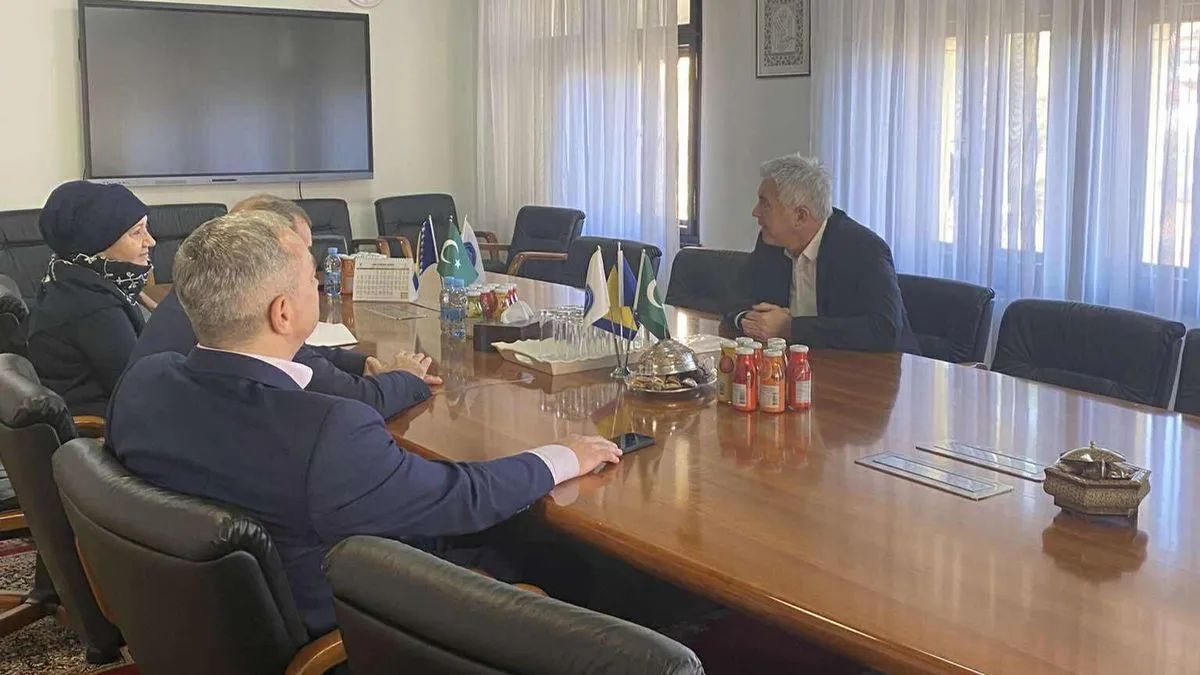 Ovo djelo produkt je nastojanja da u ovom vremenu ostane zapisan trag misli onih koji svojim znanjem i umijećem krase ovo naše vrijeme.