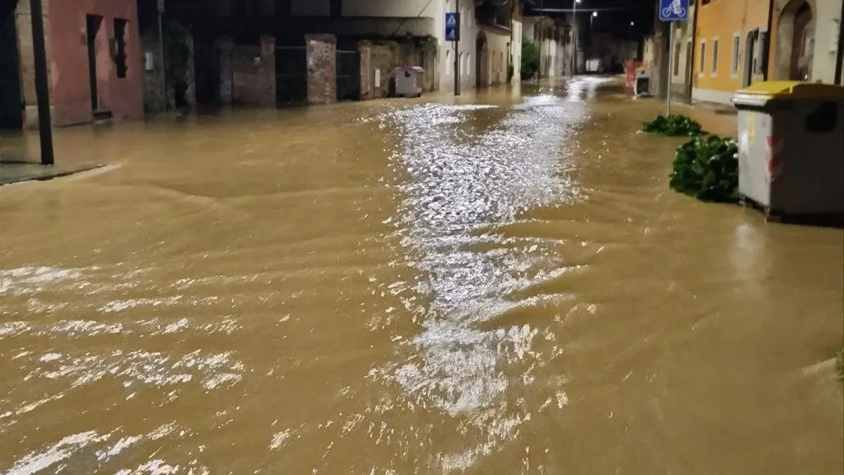 Veliko nevrijeme na granici Italije i Slovenije: Ljudi na krovovima čekaju evakuaciju